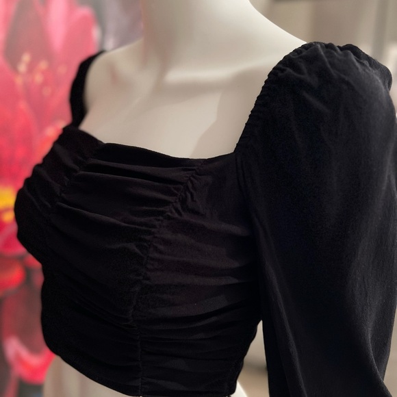 Aritiza - Wilfred black crop top - size S - Picture 4 of 6